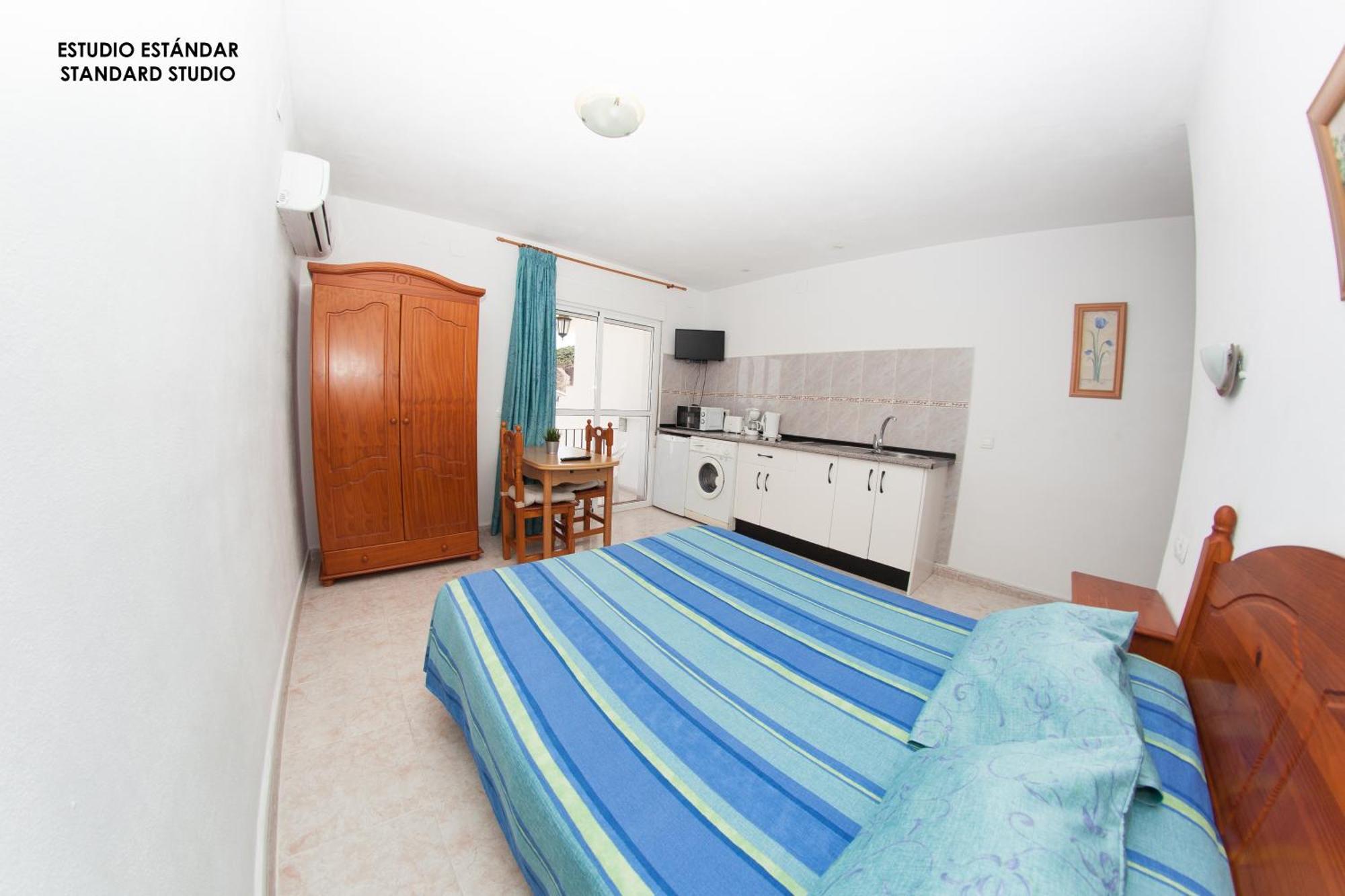 Apartamentos Rurales Santos Benajarafe Bilik gambar