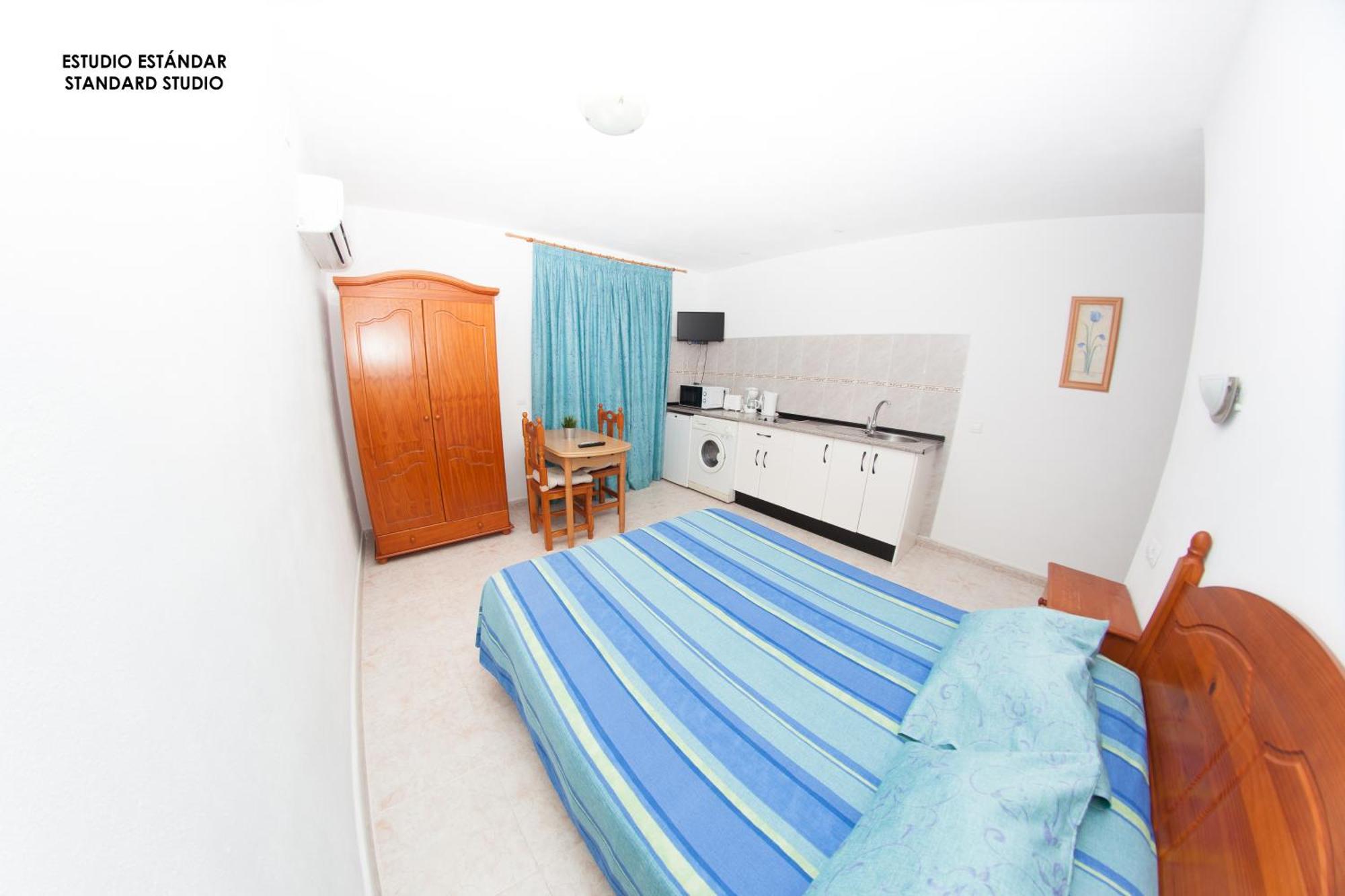 Apartamentos Rurales Santos Benajarafe Bilik gambar
