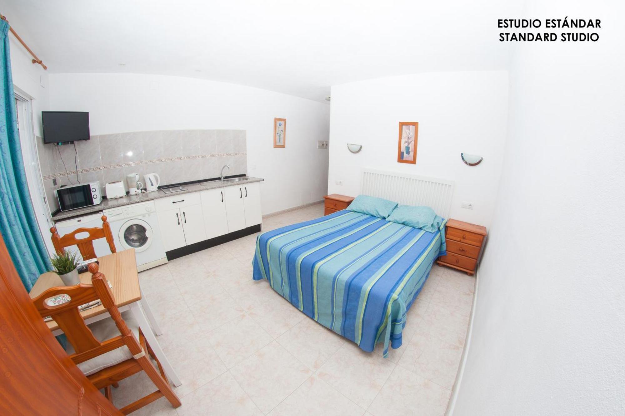 Apartamentos Rurales Santos Benajarafe Bilik gambar